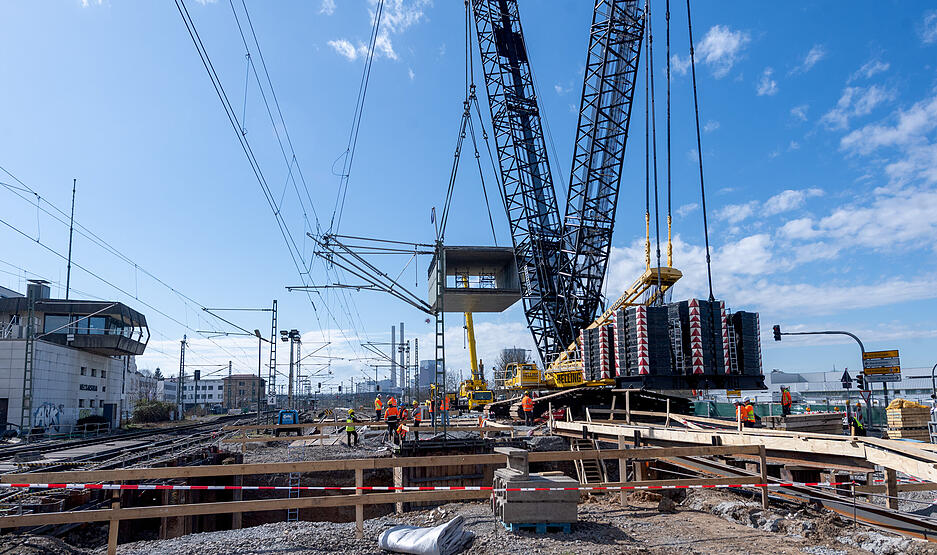 Während der Bauzeit wurde der Zugverkehr in Neckarsulm kurz unterbrochen.