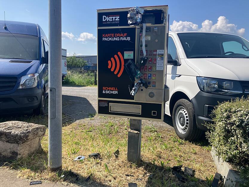 &Uuml;ber den Verbleib der beiden anderen Fl&uuml;chtigen ist der Polizei am Sonntagvormittag noch nichts bekannt.