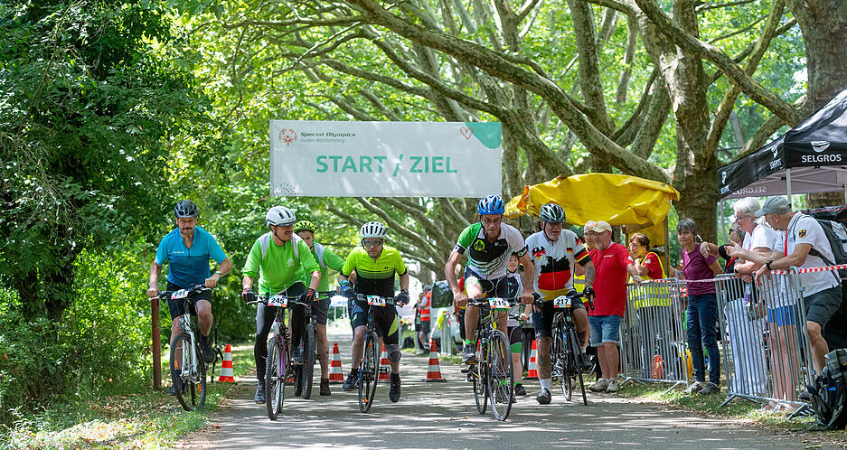 Die Landesspiele der Special Olympics sind bis Samstag zu Gast in Heilbronn und Neckarsulm. 1100 Athleten mit geistiger und mehrfacher Beeinträchtigung messen sich an 14 Orten in den beiden Städten in 17 verschiedenen Sportarten. Dafür verwandeln sich auch die Neckar-Uferwege zu echten Wettkampfstätten. Die Landesspiele der Special Olympics sind bis Samstag zu Gast in Heilbronn und Neckarsulm. 1100 Athleten mit geistiger und mehrfacher Beeinträchtigung messen sich an 14 Orten in den beiden Städten in 17 verschiedenen Sportarten. Dafür verwandeln sich auch die Neckar-Uferwege zu echten Wettkampfstätten.