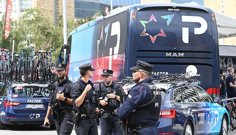 Das israelische Team steht unter Polizeischutz.