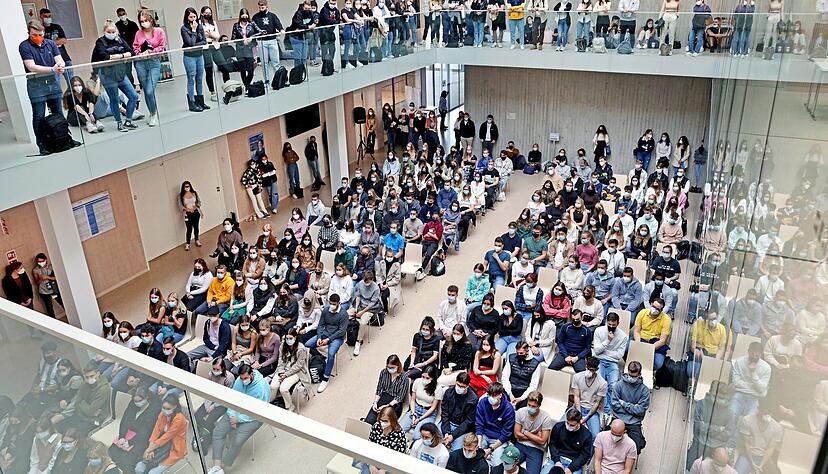 Eine bayrische Uni will bis auf Weiteres bestimmte Studenten aus China nicht mehr aufnehmen. Auch an anderen deutschen Unis wird das Thema diskutiert.