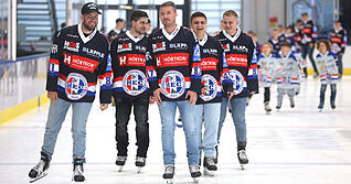 Die HEC Eisbären mit (von links) Stefano Rupp, Robin Platz, Daniel Brendle, Cedrik Platz und Nico Horter wurden im Rahmen des Stadionfestes vorgestellt.