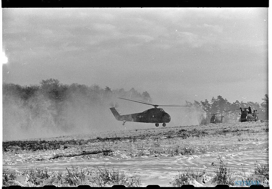 Im Winter 1958 landet ein US-Militärhubschrauber auf der Heilbronner Waldheide.