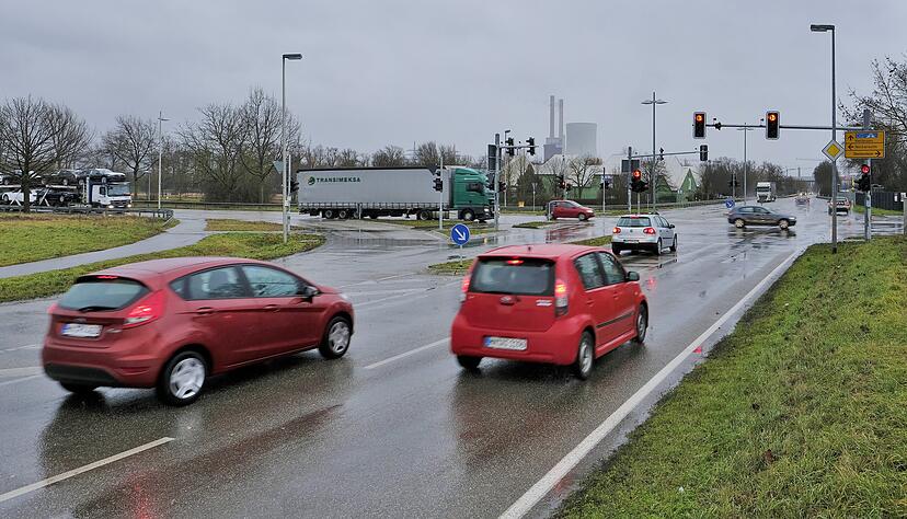 Der Verkehr auf der viel befahrenen Neckartalstraße soll rollen. Eine Verbesserung der Ampelschaltung hatte nicht das gewünschte Ergebnis gebracht. Foto: Dennis Mugler