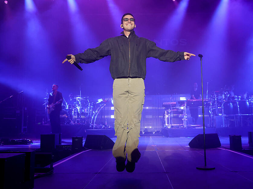 Nico Santos ist bekannt für Hits wie „Rooftop“ oder „Play with Fire“, mit denen er die Charts eroberte. Bei Haigern Live stand er am Samstag als Headliner des Festivals auf der Bühne.