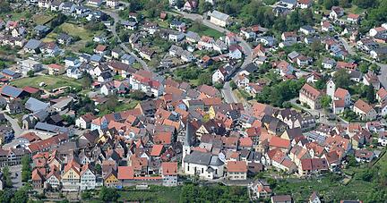 In Nedenau wird über ein Bauantrag diskutiert.