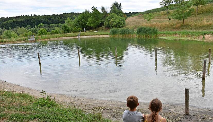 So idyllisch wie in diesem Foto aus dem vergangenen Sommer liegt der Laibacher See derzeit nicht da. Das Wasser musste abgelassen werden. So idyllisch wie in diesem Foto aus dem vergangenen Sommer liegt der Laibacher See derzeit nicht da. Das Wasser musste abgelassen werden.