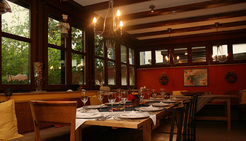 Das Foto aus dem Jahr 2007 zeigt den Gastraum des Lokal Les Trois Sardines (vormals Silberne Kanne).