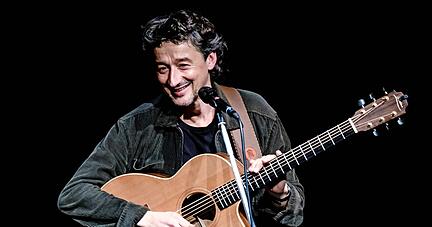 "Das Album beschreibt eine Lebensphase, in der ich ziemlich durchgebeutelt wurde", sagt Mike Janipka über sein neues Studioalbum.
Foto: Michael Fuchs "Das Album beschreibt eine Lebensphase, in der ich ziemlich durchgebeutelt wurde", sagt Mike Janipka über sein neues Studioalbum.
Foto: Michael Fuchs