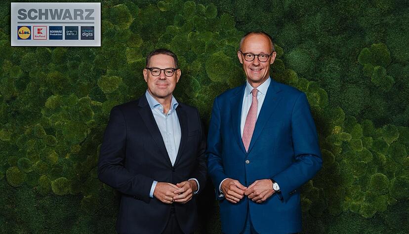 Gerd Chrzanowski mit Bundeskanzler Friedrich Merz beim Schwarz Ecosystem Summit in Berlin.