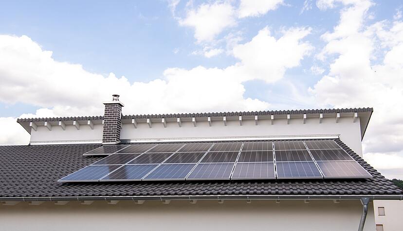 Es ist ratsam, die Photovoltaikanlage mit geeigneten Versicherungen abzusichern, um mögliche Risiken zu minimieren. Es ist ratsam, die Photovoltaikanlage mit geeigneten Versicherungen abzusichern, um mögliche Risiken zu minimieren.