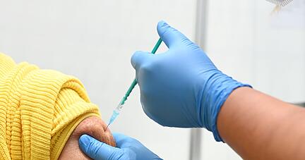 Zuletzt wurden in der EU  mehrere fortentwickelte Corona-Impfstoffe zugelassen.