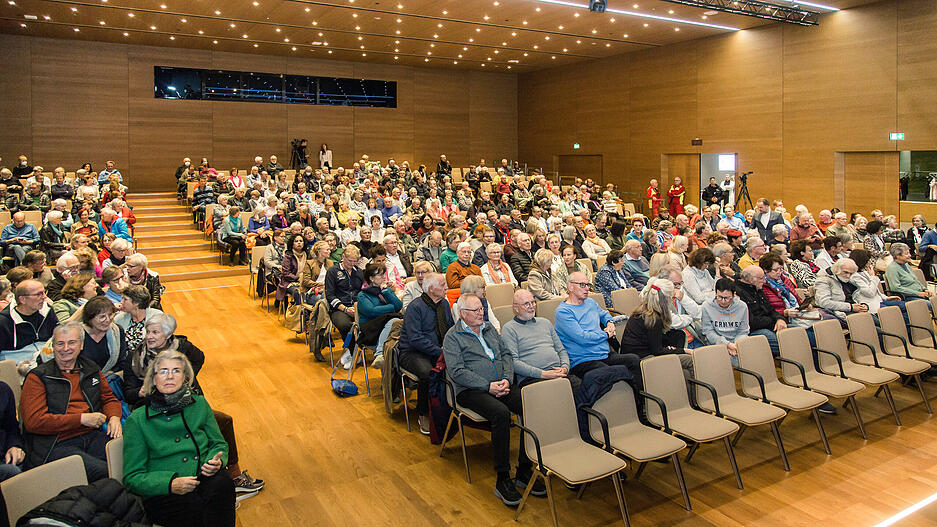 Volle Sitzreihen in der Aula: Das Zuschauerinteresse war am Donnerstag wieder groß.