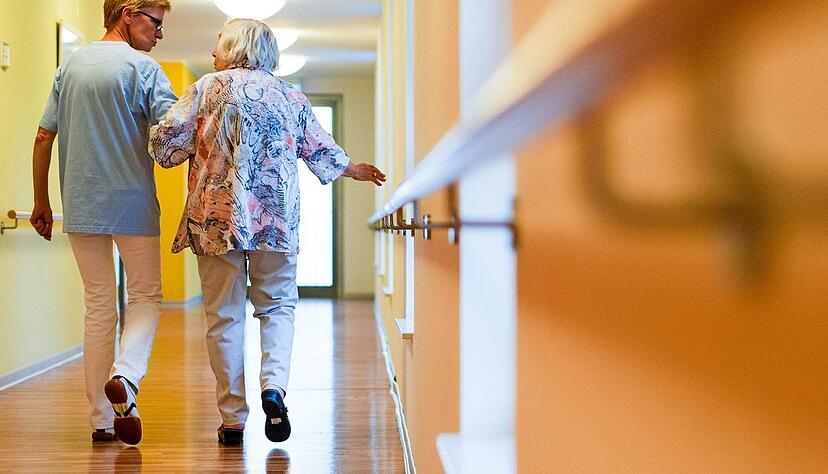 Was kann Pflege in Zukunft noch leisten? Wo braucht es weitere Akteure: Angehörige, Freunde Nachbarn? Diese Fragen sollen in der Studie X-Spekt beantwortet werden.