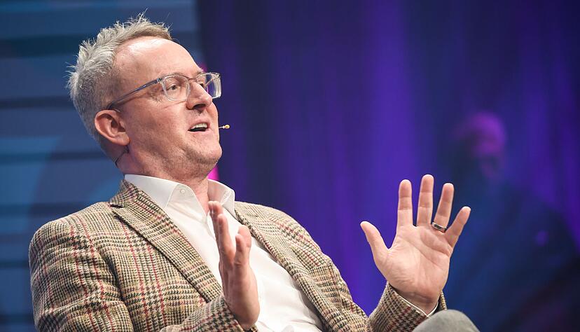 VfB-Boss Alexander Wehrle bleibt im Poker um Deniz Undav entspannt. (Archivbild)