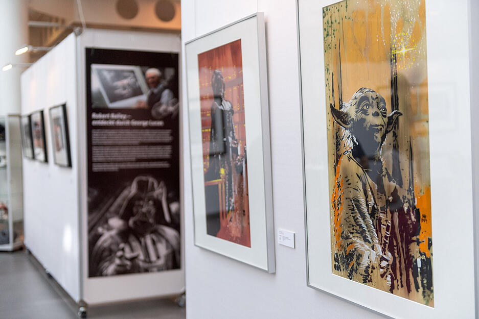 Eröffnung der Ausstellung "Kunst der Sterne" mit Star Wars Kunst und Zeichner und Illustrator Matt Busch.