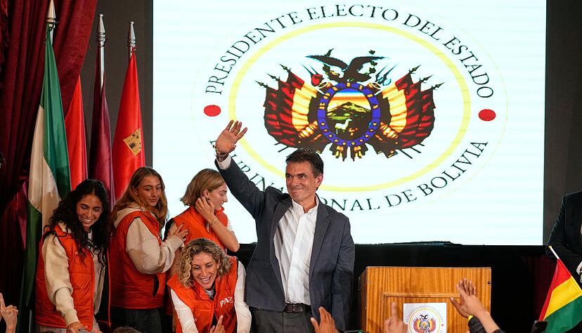 Rodrigo Paz Pereira hielt nach seinem Wahltriumph eine Rede vor Anh&auml;ngern.