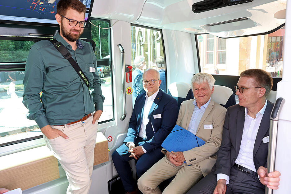 Erste bemannte Fahrt mit dem autonomen Busshuttle in Bad Wimpfen, vom Bahnhof bis zur LIDL-Zentrale