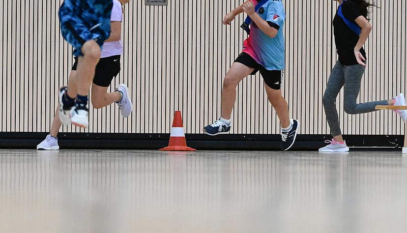 Ein KI-Tool könnte vielleicht bald die Benotung im Sportunterricht verändern. (Symbolbild) Ein KI-Tool könnte vielleicht bald die Benotung im Sportunterricht verändern. (Symbolbild)