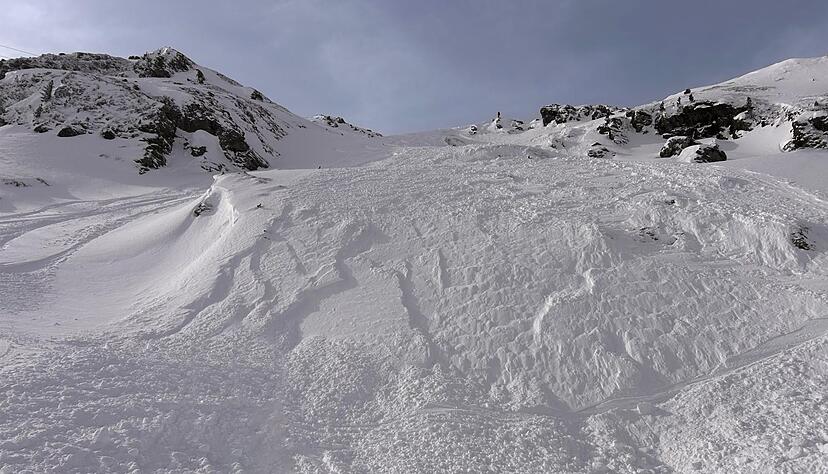 In diesem Winter gibt es ungewöhnlich viele Lawinen wie hier in Tirol. (Archivbild) In diesem Winter gibt es ungewöhnlich viele Lawinen wie hier in Tirol. (Archivbild)