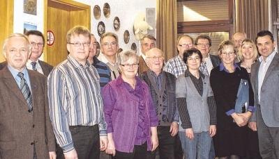 Eine ganze Reihe von Ehrungen standen beim Gesangverein Neuhütten an: Nadeln, Urkunden und Präsente wurden überreicht.Foto: Petra Laidig Eine ganze Reihe von Ehrungen standen beim Gesangverein Neuhütten an: Nadeln, Urkunden und Präsente wurden überreicht.Foto: Petra Laidig