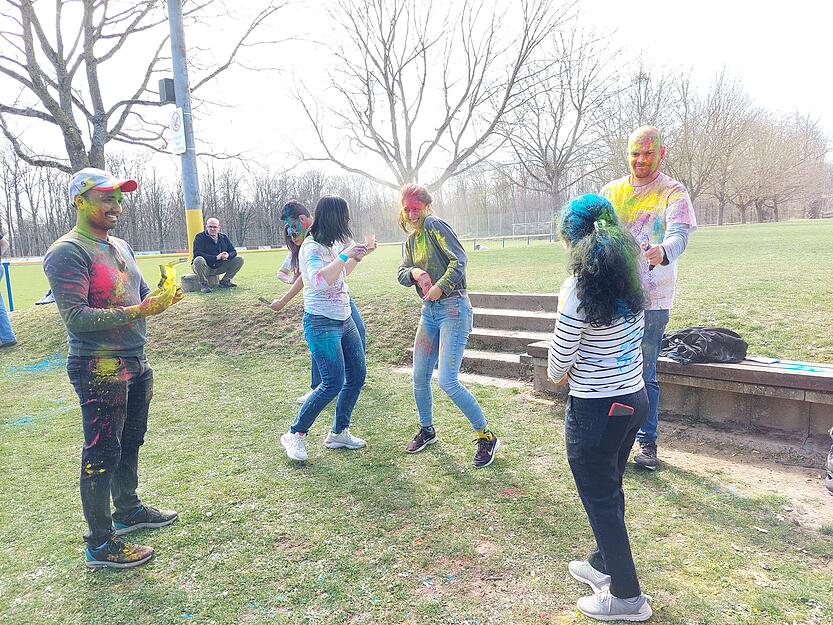In Bad Friedrichshall findet am 22. März das "Holi Festival" statt. Viele Besucher feiern dort das indische Frühlingsfest mit bunten Farben.