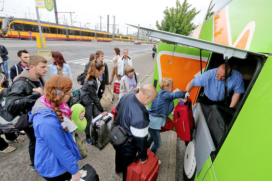 Modernes Reisen 2015 mit dem Fernbus ab Haltestelle Heilbronn.