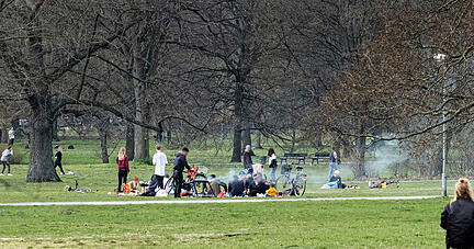 Grillpartys in der Öffentlichkeit sind zurzeit tabu.  Das Polizeipräsidium Heilbronn hat verstärkte Kontrollen in Parks und Naherholungsgebieten angekündigt. Foto: dpa