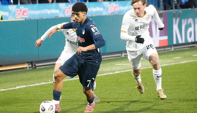 Ayoube Amaimouni-Echghouyab (in blau) erzielte das Tor zum 3:0 f&uuml;r die zweite Mannschaft der TSG Hoffenheim. Es war am Sonntag ein gelungener Jahresabschluss f&uuml;r die Drittliga-Truppe aus dem Kraichgau.