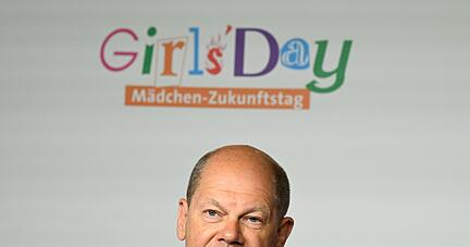 Bundeskanzler Olaf Scholz (SPD) h&auml;lt eine Rede zur Er&ouml;ffnung des diesj&auml;hrigen Girls' Day.