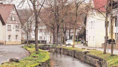Der Sindelbach, der idyllisch durch Marlach plätschert, ist ein Hingucker. Doch sein marodes Bachbett muss dringend erneuert werden.Foto: Barbara Griesinger Der Sindelbach, der idyllisch durch Marlach plätschert, ist ein Hingucker. Doch sein marodes Bachbett muss dringend erneuert werden.Foto: Barbara Griesinger