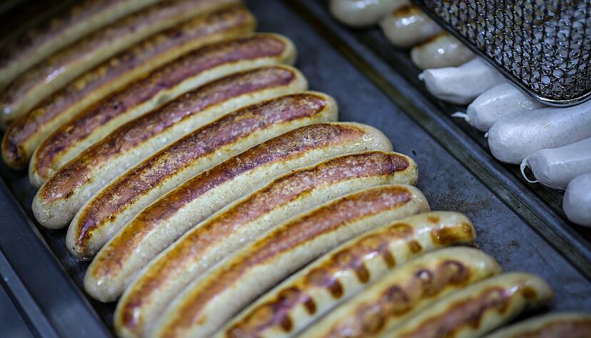 Auch an Imbissen sollen Infos zur Tierhaltung kommen. (Archivbild)