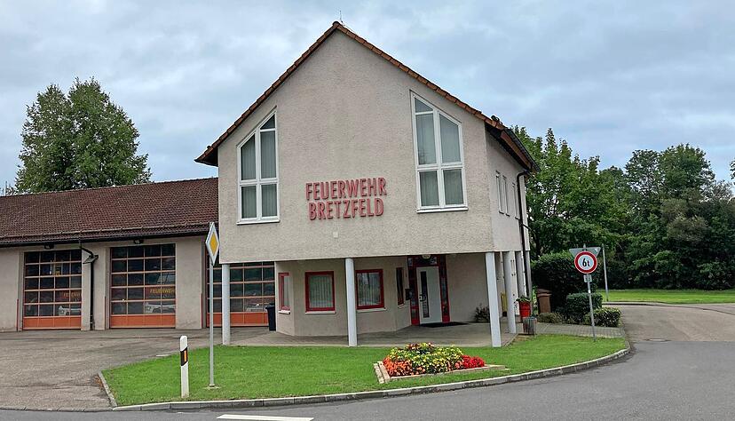 Beim Feuerwehrgerätehaus sollen Container für Flüchtlinge aufgestellt werden. Ein Bürgerbegehren wollte das verhindern. Foto: Archiv/Tscherwitschke Beim Feuerwehrgerätehaus sollen Container für Flüchtlinge aufgestellt werden. Ein Bürgerbegehren wollte das verhindern. Foto: Archiv/Tscherwitschke