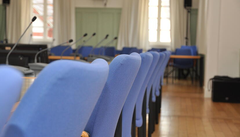 Ratssaal in Eppingen: Einige Gemeinden hätten gerne die Möglichkeit, Sitzungen zu streamen oder sie digital abzuhalten. Ratssaal in Eppingen: Einige Gemeinden hätten gerne die Möglichkeit, Sitzungen zu streamen oder sie digital abzuhalten.
