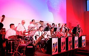 Um die 20 Musiker zählt die hochschuleigene Bigband aktuell, die im Jahr 2018 ins Leben gerufen wurde.