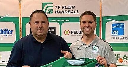 Zu Saisonbeginn wurde Timo Peter (li.) von Abteilungsleiter Torsten Steller als neuer Trainer vorgestellt.
Foto: TV Flein
