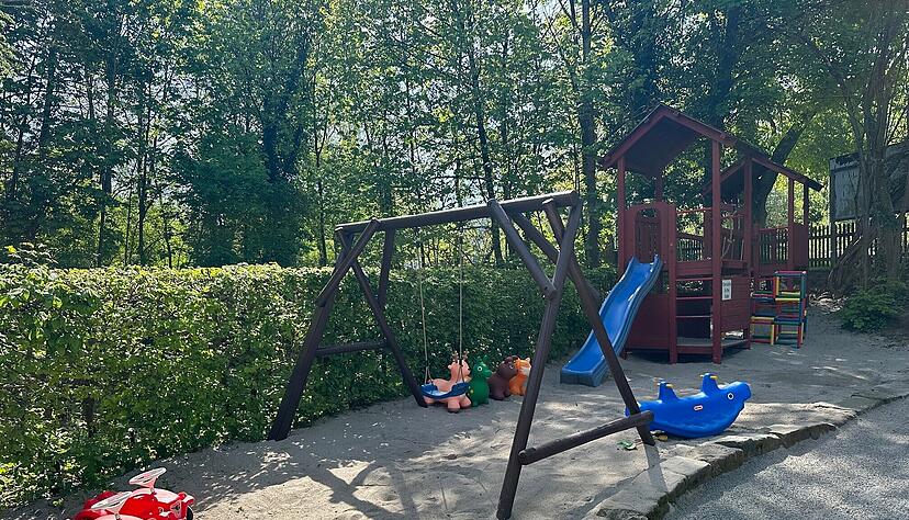 Auch der Kinderspielplatz am Eingang wurde erweitert und mit zahlreichen neuen Spielgeräten ausgestattet. Auch der Kinderspielplatz am Eingang wurde erweitert und mit zahlreichen neuen Spielgeräten ausgestattet.
