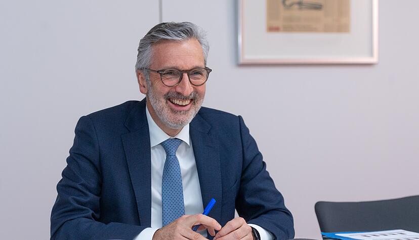 "Vorurteile gab es auch, als ich jünger war", sagt Würth-Konzernchef Robert Friedmann zur Diskussion über die vermeintliche Anspruchshaltung der Nachwuchsgeneration. Er blickt optimistisch in die Zukunft. "Vorurteile gab es auch, als ich jünger war", sagt Würth-Konzernchef Robert Friedmann zur Diskussion über die vermeintliche Anspruchshaltung der Nachwuchsgeneration. Er blickt optimistisch in die Zukunft.