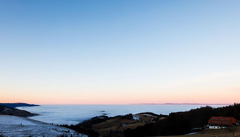 Auch wenn es ringsum schon grünte, war auf beschneiten Pisten Skifahren möglich. (Archivfoto) Auch wenn es ringsum schon grünte, war auf beschneiten Pisten Skifahren möglich. (Archivfoto)