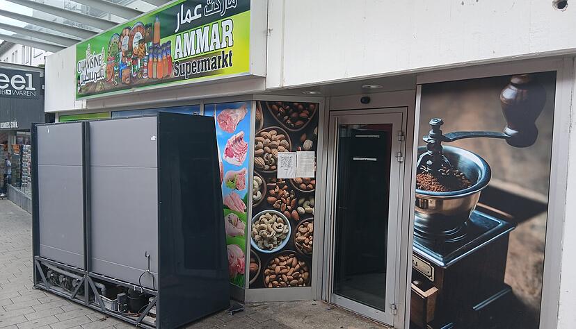 Die ersten Einrichtungsgegenstände wurden gestern bereits ausgeräumt. Ein orientalischer Supermarkt in Heilbronn muss schließen.
