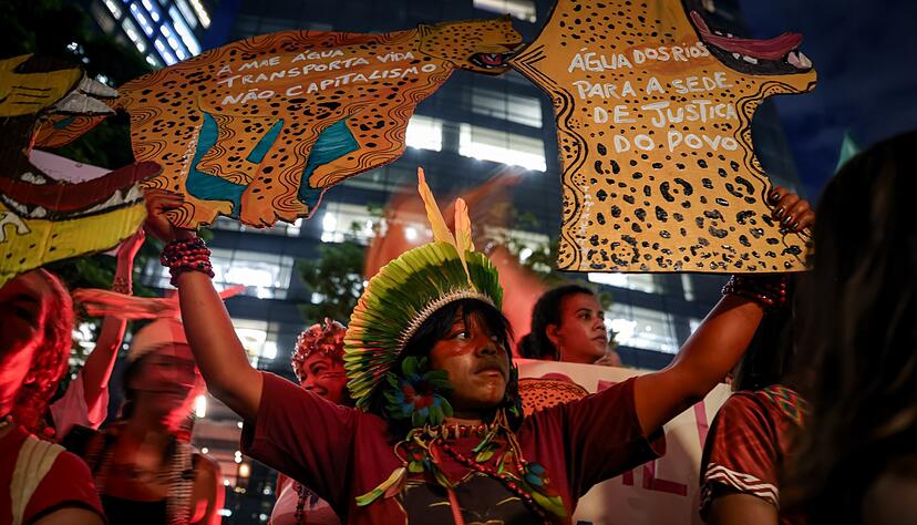Seit einem Monat protestieren Ureinwohner gegen die Ausbaggerung der Amazonas-Fl&uuml;sse.