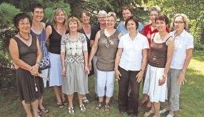 Freude &uuml;ber den Aufstieg (von links): Jung Hi Bauer, Jutta Lang, Susi Volz, Pauline Bradford, Heike Wieland, Inge Schmidt, Elke Decker, Margarete H&ouml;hn, Melanie Kuhmann, Anne Jerke-Daiber, Steffi Lahme und Martina Hagenbucher.Foto: privat