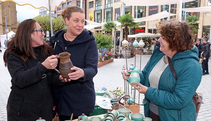 Ein Wochenende lang wird Heilbronn ein Ort für Liebhaber klassischer, moderner oder auch feinster Töpferwaren und Keramik. Ein Wochenende lang wird Heilbronn ein Ort für Liebhaber klassischer, moderner oder auch feinster Töpferwaren und Keramik.
