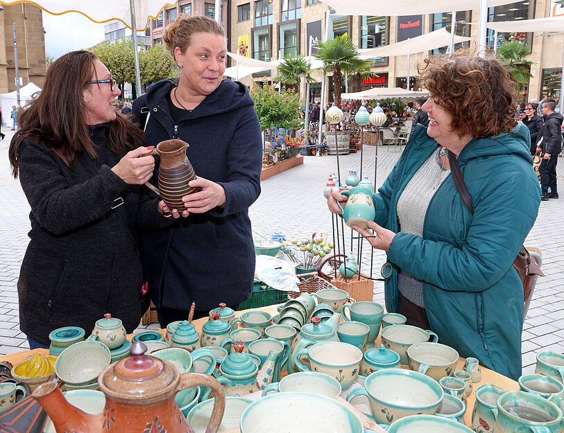 Ein Wochenende lang wird Heilbronn ein Ort für Liebhaber klassischer, moderner oder auch feinster Töpferwaren und Keramik. Ein Wochenende lang wird Heilbronn ein Ort für Liebhaber klassischer, moderner oder auch feinster Töpferwaren und Keramik.