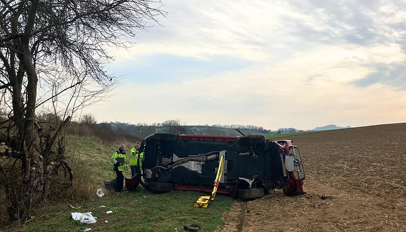 Bei dem Unfall starben zwei Menschen, weitere wurden schwer verletzt.