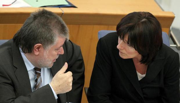 Sozialministerin Malu Dreyer und Ministerpräsident Kurt Beck im Landtag in Mainz. Foto: Fredrik von Erichsen/Archiv Sozialministerin Malu Dreyer und Ministerpräsident Kurt Beck im Landtag in Mainz. Foto: Fredrik von Erichsen/Archiv