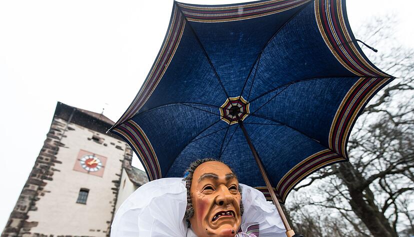 Zum H&ouml;hepunkt der Fastnacht im S&uuml;dwesten d&uuml;rfte es nass werden - sogar Schnee k&ouml;nnte fallen. (Archivbild)