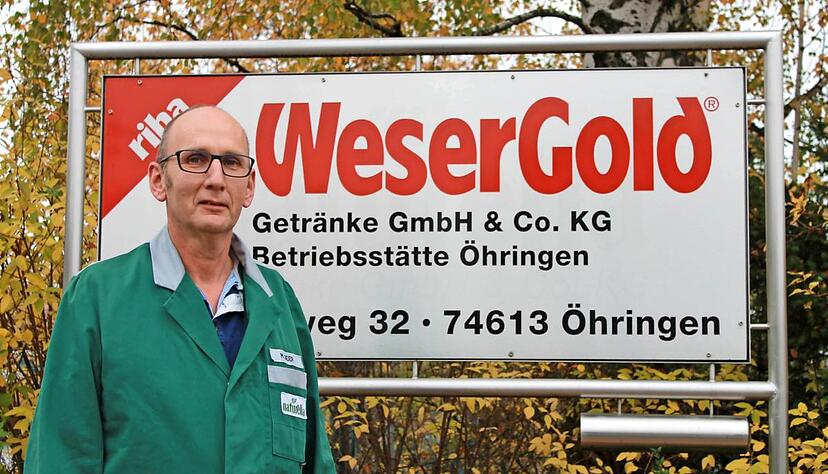 Betriebsratsvorsitzender Michael Beier muss zur Standort-Schließung in Öhringen viele Fragen der rund 180 Beschäftigten beantworten.Foto: Katharina Freundorfer