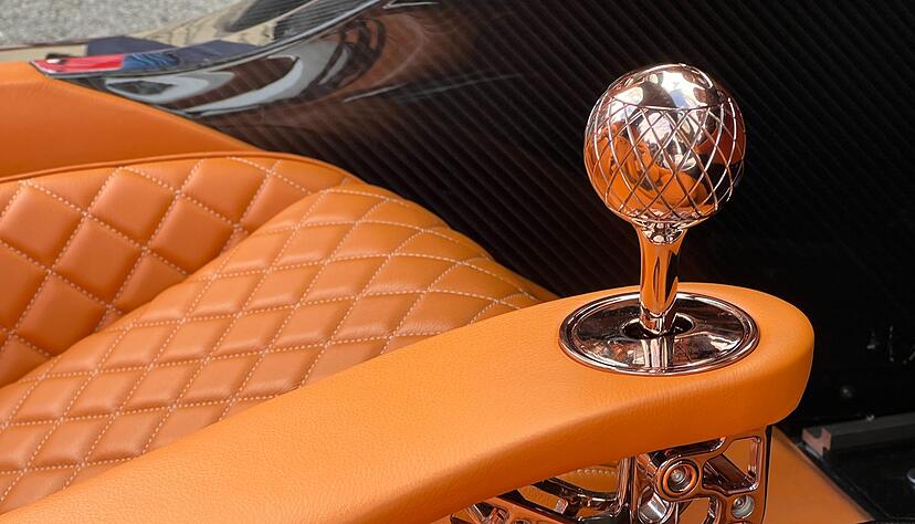 Glanz und Gloria: Ein Wählhebel für die Automatik muss nicht fad aussehen, wie dieser in einem De Tomaso P72 funkelnd unter Beweis stellt.