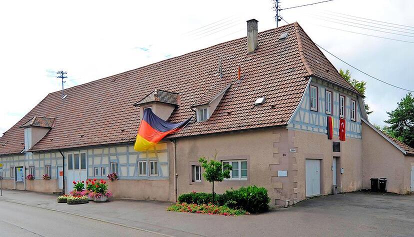 Die Fu&szlig;ball-EM war auch Thema im Jugendhaus in Untergruppenbach, die deutsche und t&uuml;rkische Fahne wurden gehisst &minus; zu dieser Zeit ist das Foto entstanden.Foto: Archiv/Mugler